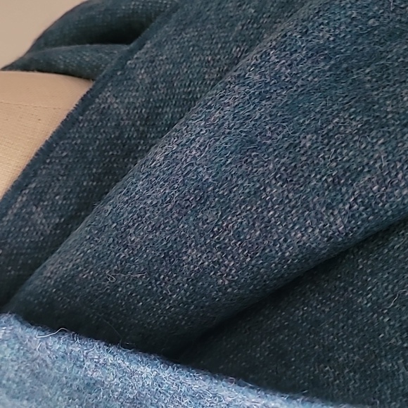 CHANEL Two-Tone Blue and White Scarf - Picture 7 of 9